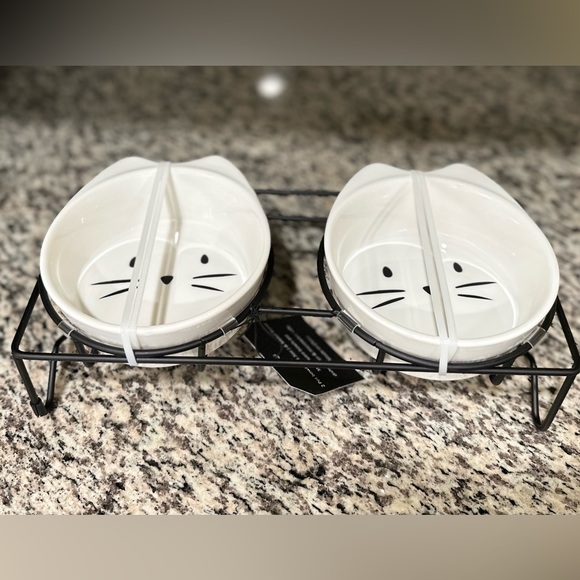 Farmhouse style Cat feeding ceramic bowls station - NEW - Picture 2 of 3